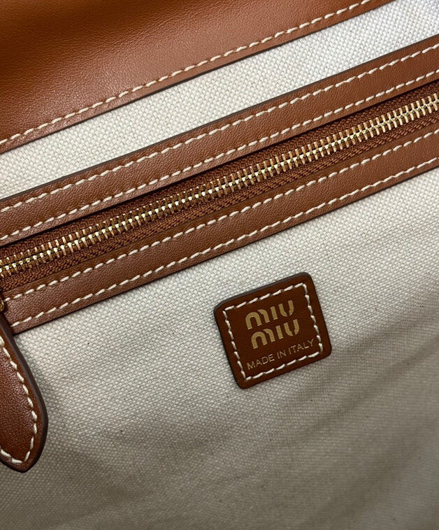 Miumiu Leather Backpack 5BZ042